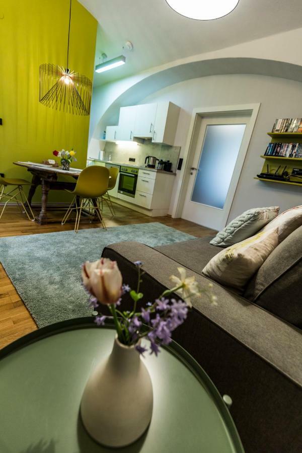 Yellow Flat By Grazrentals With Location & Free Parking Apartment *